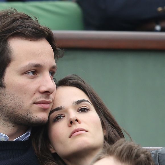 ... mais aussi le coeur de Catherine Robert

Vianney et sa compagne Catherine Robert qui est sa violoncelliste, dans les tribunes de la finale homme des internationaux de France de Roland Garros à Paris le 5 juin 2016. © Moreau-Jacovides / Bestimage