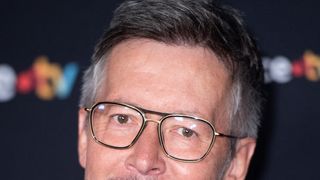 Jean-Luc Lemoine : la production de l'émission Samedi d'en rire explique son éviction soudaine, "Nous regrettons cette issue"