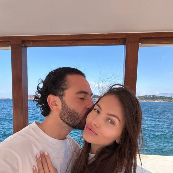 Quelques jours après son mariage avec Benjamin Attal, Thylane Blondeau a dévoilé les secrets de sa robe de mariée.

Thylane Blondeau avec son fiancé Ben quand elle a accepté sa demande en mariage.