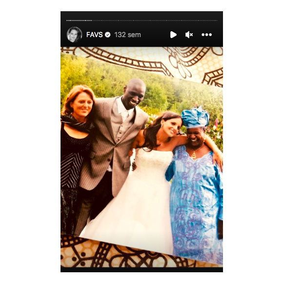 Hélène Sy a dévoilé une photo de son mariage avec Omar en 2007. Ils posent avec leurs mamans