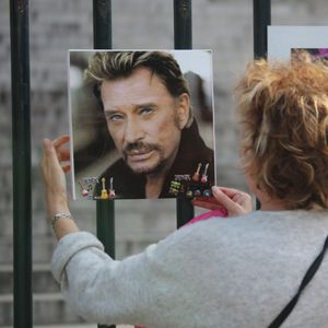 Messe hommage pour le 75e anniversaire de Johnny Hallyday en l'église de La Madeleine à Paris, en présence de milliers de fans. Le 15 juin 2018.