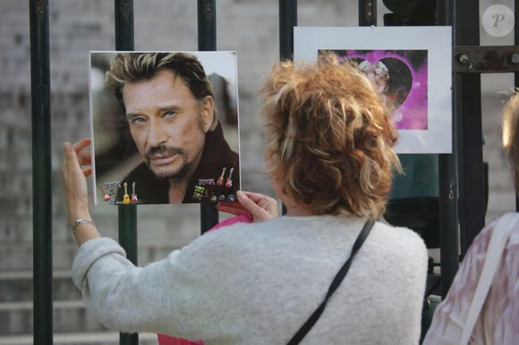 Messe hommage pour le 75e anniversaire de Johnny Hallyday en l'église de La Madeleine à Paris, en présence de milliers de fans. Le 15 juin 2018.