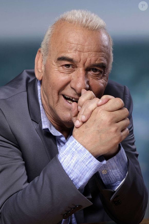Michel Fugain pose pour notre photographe à Paris, France, le 3 mai 2017. Photo par VIM/ABACAPRESS.COM