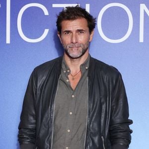 Gregory Fitoussi lors de la cérémonie de clôture du 27ème Festival de la Fiction de la Rochelle, France, le 20 septembre 2025. © Denis Guignebourg/Bestimage