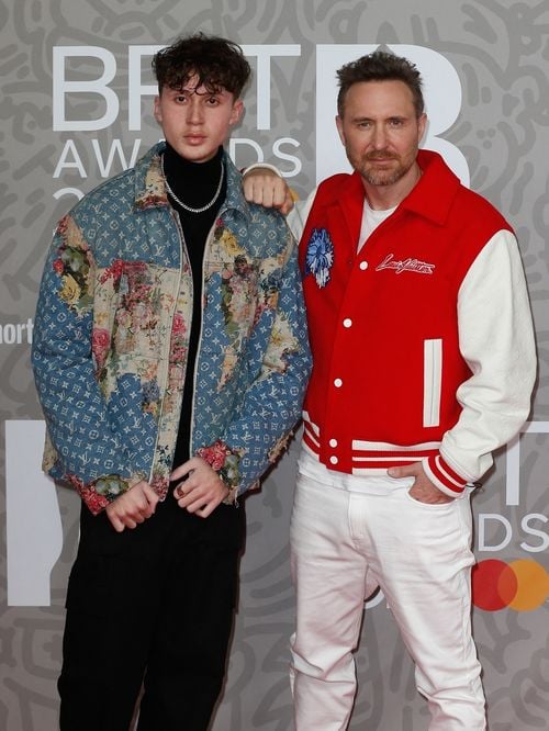 David Guetta sur scène avec son fils Elvis au Stade France : Cathy Guetta sur place pour soutenir les deux hommes de sa vie
