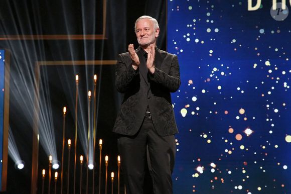 Francis Huster à la 35ème cérémonie des Molières aux Folies Bergère à Paris, France, le 6 Mai 2024. © Bertrand Rindoff / Bestimage