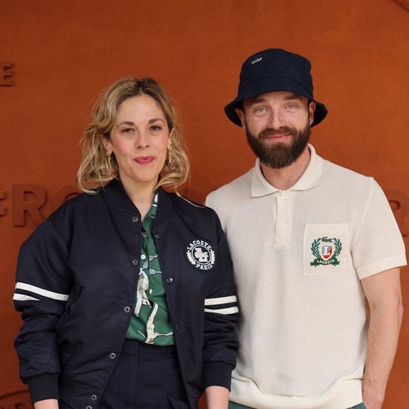 Alysson Paradis et son compagnon Guillaume Gouix au village lors des Internationaux de France de Tennis de Roland Garros 2025, à Paris, France, le 2 Juin 2025. © Jacovides-Moreau/Bestimage