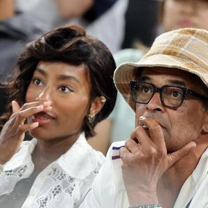 Yannick Noah et sa compagne Malika - Les célébrités en tribunes pendant l'épreuve de basketball de Demi-Finale opposant la France à l'Allemagne lors des Jeux Olympiques de Paris 2024 (JO) à l'Arena Bercy, à Paris, France, le 8 août 2024. © Jacovides-Perusseau/Bestimage