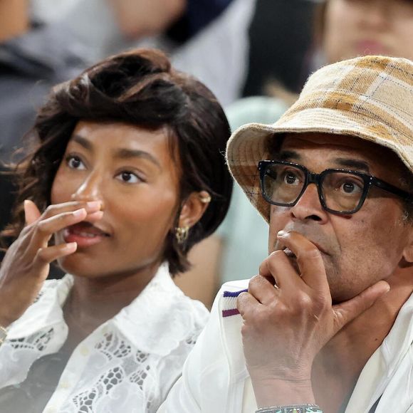 Yannick Noah et sa compagne Malika - Les célébrités en tribunes pendant l'épreuve de basketball de Demi-Finale opposant la France à l'Allemagne lors des Jeux Olympiques de Paris 2024 (JO) à l'Arena Bercy, à Paris, France, le 8 août 2024. © Jacovides-Perusseau/Bestimage