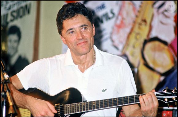 Dans son livre autobiographique "Les pendules à l'heure", le chanteur de Scoubidou évoque la passion qu'il a eu pour l'héroïne de "Jules et Jim". 

Sacha Distel sur le plateau de l'émission "Le petit journal" à Paris (Archives). DOMINIQUE JACOVIDES / BESTIMAGE