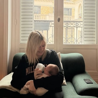 Cette voix emblématique de RTL2, devenue maman pour la première fois, fait un retour surprise avec bébé dans les studios