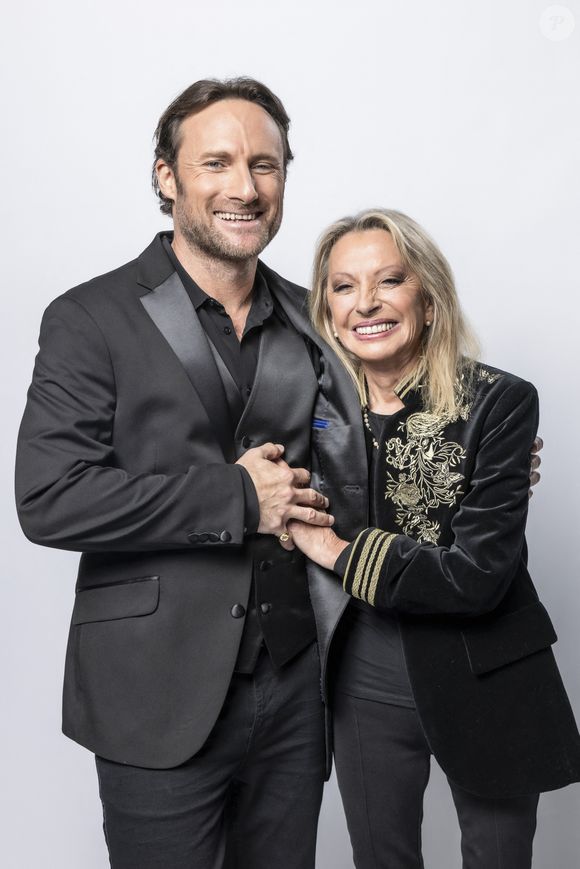 "Une villa avec vue sur Méditerranée"

Exclusif - Studio - Véronique Sanson et son fils Christopher Stills - Enregistrement de l'émission "La chanson secrète", présentée par N.Aliagas et diffusée le 1er décembre sur TF1 © Guillaume Gaffiot-Cyril Moreau / Bestimage