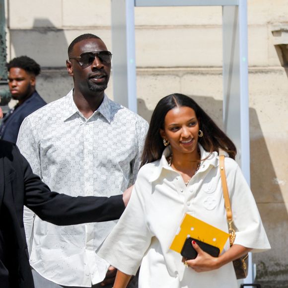 Ce même jour, leur fille aînée prénommée Selly a soufflé sa 24ème bougie !

Omar Sy et sa fille Selly - Sorties du défilé de mode Homme printemps-été 2023 Louis Vuitton dans la cour Carrée du Louvre à Paris, France, le 23 juin 2022. © Veeren-Clovis/Bestimage