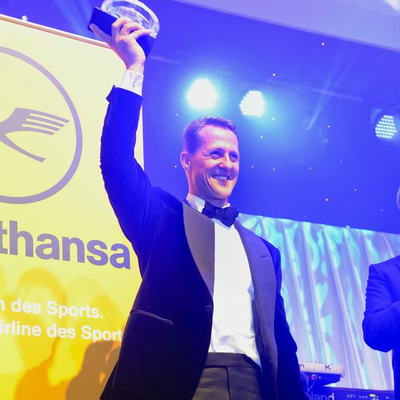 Ce dernier vient d'être condamné par la justice, en Allemagne, selon "Voici" : il était soupçonné d'avoir récupéré des photos dérobées de l'ancien pilote, avant d'informer ses proches qu'il les publierait, si jamais il n'obtenait pas 15 millions d'euros.

Michael Schumacher lors du 31ème Gala des Légendes du Sport, Deutscher Sportpresseball, à l'opéra de Francfort. Le 10 novembre 2012. API / BESTIMAGE