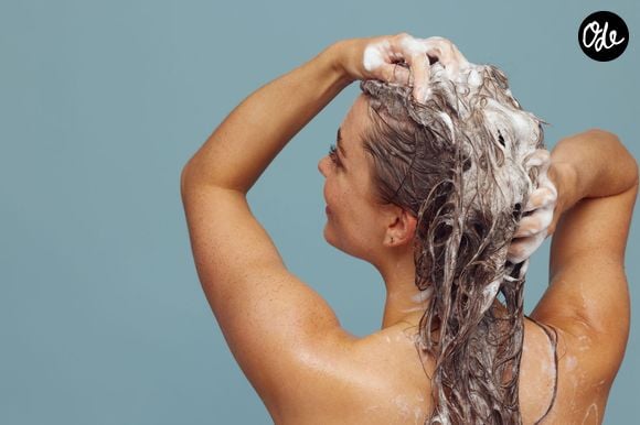 Espacer les lavages s'avère donc inutile et n'empêchera pas ces cheveux de tomber.