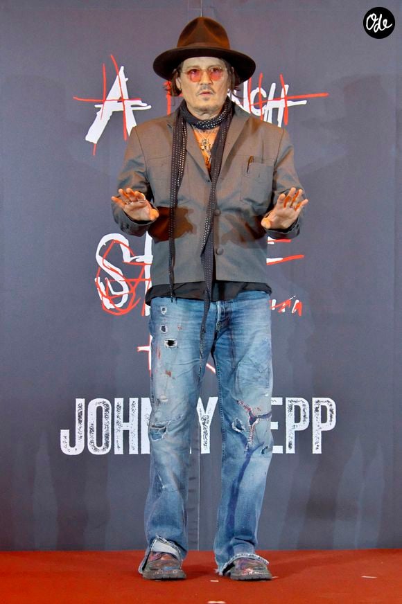 Johnny Depp donne une conférence de presse pour son exposition "A Bunch of Stuff" à Tokyo (Japon), le 27 novembre 2025.