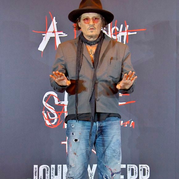 Johnny Depp donne une conférence de presse pour son exposition "A Bunch of Stuff" à Tokyo (Japon), le 27 novembre 2025.