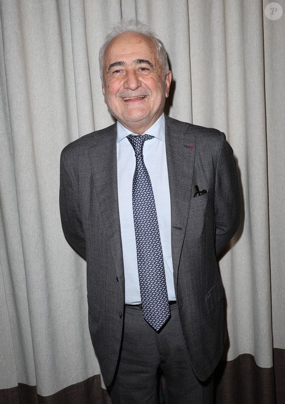Info - Le Français Guy Savoy, officiant à la Monnaie de Paris, est le meilleur chef du monde pour la huitième année consécutive - Exclusif - Guy Savoy - Remise du prix "Fonds de dotation Line Renaud-Loulou Gasté" pour la recherche médicale à la Maison de la Recherche à Paris le 15 novembre 2023. © Coadic Guirec/Bestimage