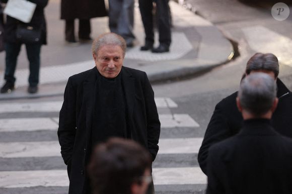 Qui s'est présenté tout en noir à cet événement

L'animateur de télévision français Michel Drucker lors d'une messe commémorative pour l'actrice française Brigitte Bardot à l'église Saint-Roch à Paris, le 28 janvier 2026. Photo par Nasser Berzane/ABACAPRESS.COM