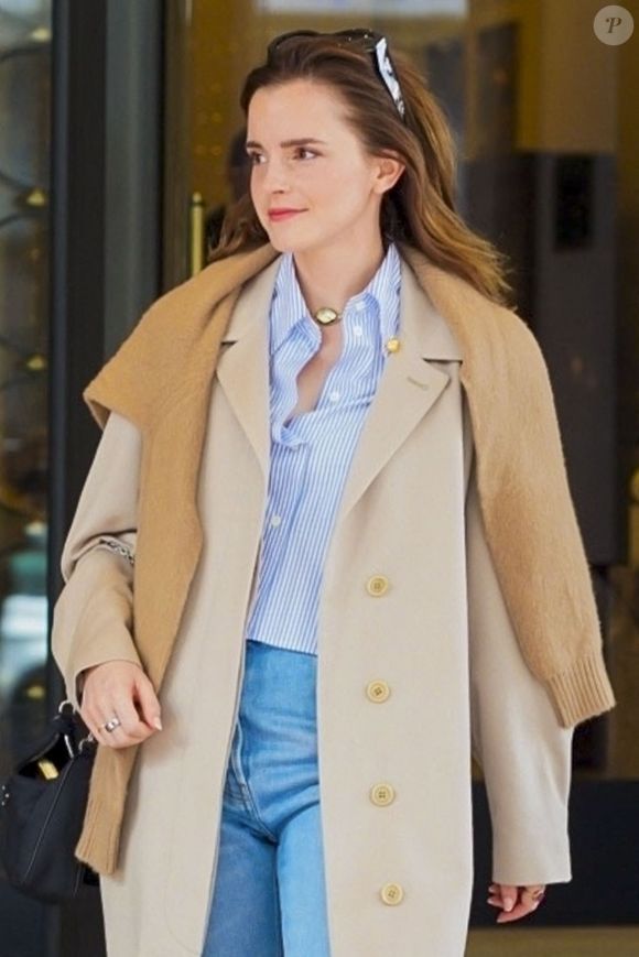 Exclusif - Emma Watson aperçue à la sortie de son hôtel, en marge de la Fashion Week à Milan, le 21 février 2024.