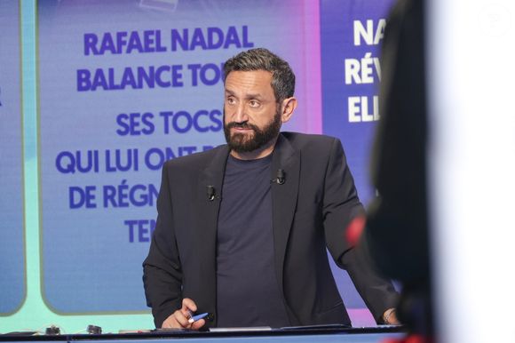 Exclusif - Cyril Hanouna, sur le plateau de l’émission « TPMP » présentée par C.Hanouna et diffusée en direct sur Youtube et sur toutes les box (SFR, FREE, Bouygues, MyCanal etc), Paris, France, le 21 mars 2025. © Jack Tribeca / Bestimage