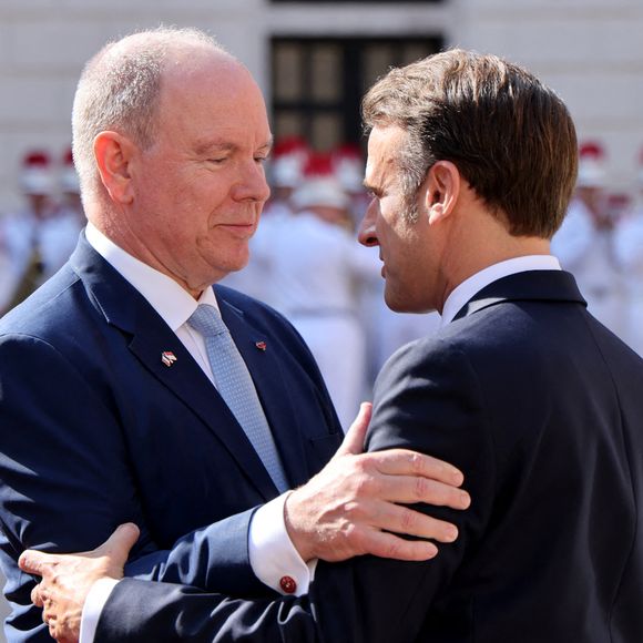Le prince Albert II de Monaco, la princesse Charlène et leurs enfants accueillent le président Emmanuel Macron , sa femme Brigitte et une délégation au palais princier à Monaco le 7 juin 2025. © Ludovic Marin / Pool / Bestimage