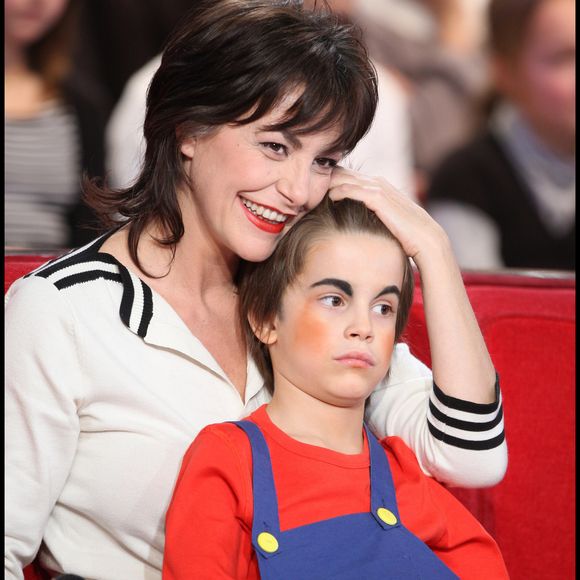 Nos confrères ont en effet révélé que Diego s'est immolé

Lio et son fils Diego à l'enregistrement de l'émission "Vivement Dimanche".

Photo : Guillaume Gaffiot / Bestimage