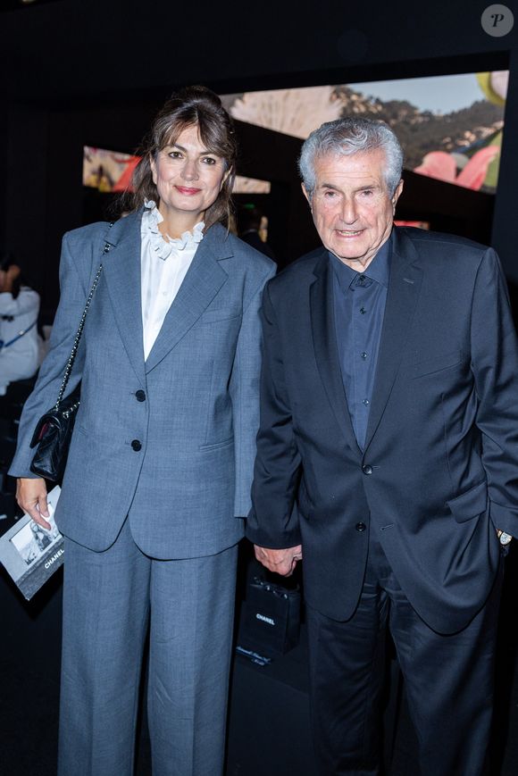 Claude Lelouch et Valérie Perrin au photocall du défilé de mode printemps-été 2024 "Chanel" à la fashion week de Paris, le 3 octobre 2023.

Photo : Olivier Borde / Bestimage