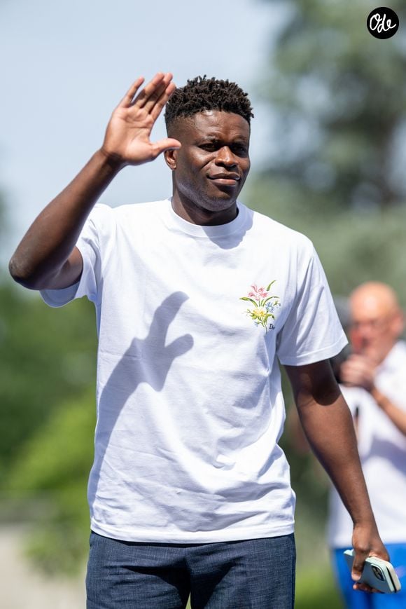 Brice Samba - Les joueurs de l'équipe de France de football arrivent au centre d'entraînement de la Fédération française de football (FFF) à Clairefontaine-en-Yvelines, au sud-ouest de Paris, en France, en vue de la Coupe du monde de la FIFA 2026, le 29 mai 2026. © Pierre Perusseau/Bestimage