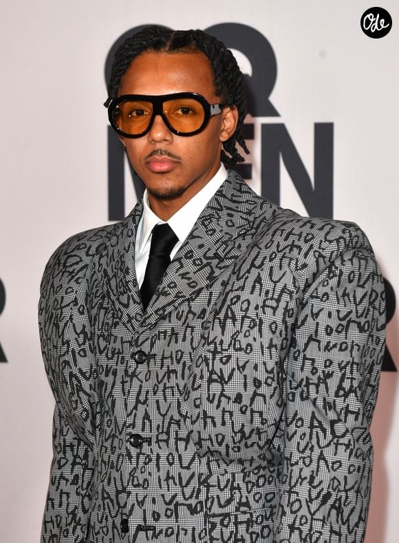 Adepte d'une liberté vestimentaire totale, le joueur a expliqué dans les colonnes de "GQ" qu'il se passait volontiers de l'aide des stylistes pour affirmer sa propre identité.

Jules Koundé - Photocall de la soirée GQ Men of the Year Awards 2023 à l'hôtel Shangri-La à Paris le 30 novembre 2023. © Veeren/Bestimage