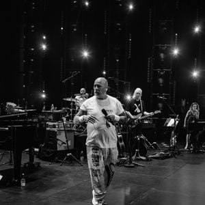 Un grand concert a été organisé et avait permis avant même sa diffusion de récolter 500 000 euros

Pascal Obispo - Répétition et balance du concert SOS Solidarités Incendies au profit des populations touchées par les incendies à l'Arkéa Arena de Bordeaux le 26 août 2026.
© Alexis Atteret / Concert SOS Solidarités Incendies via Bestimage