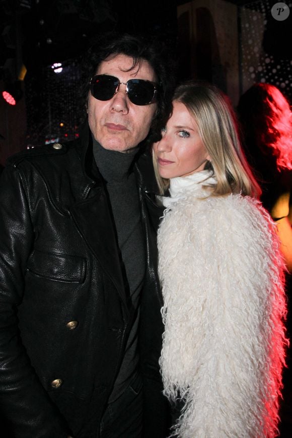 Exclusif - Jean-Luc Lahaye et Paola au défilé Julien Paoletti  "Collection Prêt-à-Porter Automne/Hiver 2025-2026" lors de la Fashion Week de Paris (PFW), le 10 mars 2025

© Philippe Baldini / Bestimage