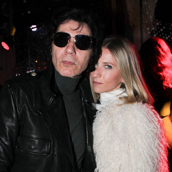 Exclusif - Jean-Luc Lahaye et Paola au défilé Julien Paoletti  "Collection Prêt-à-Porter Automne/Hiver 2025-2026" lors de la Fashion Week de Paris (PFW), le 10 mars 2025

© Philippe Baldini / Bestimage
