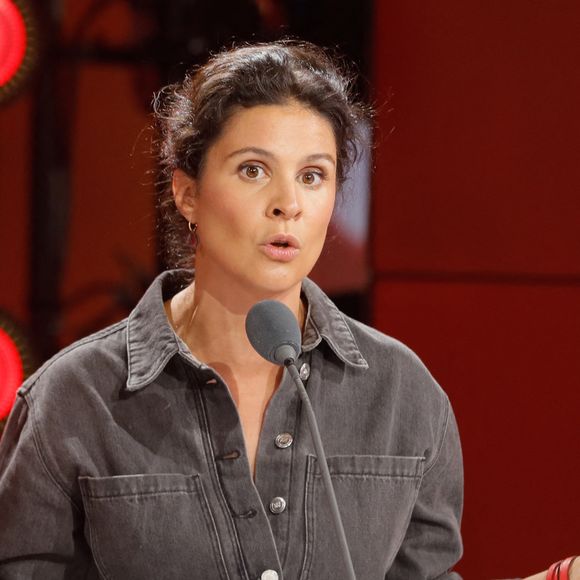 Le tout signé Anne Fontaine et vendu au prix de 1090 euros - 495 euros le pantalon, 595 euros le blazer.

Apolline de Malherbe - Conférence de presse de rentrée de RMC / RMC Sport saison 2021/2022 à l'Altice Campus à Paris, France, le 30 août 2021. © Christophe Clovis / Bestimage
