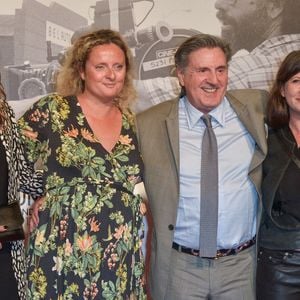 Elle explique qu'il est fier et que cela la rend fière
Nelly Auteuil, Aurore Auteuil, Daniel Auteuil et Aude Ambroggi assistent à la cérémonie d'ouverture du 11e Festival Lumière de Lyon à la Halle Tony Garnier, à Lyon, en France, le 12 octobre 2019. Photo de Julien Reynaud/APS-Medias/ABACAPRESS.COM