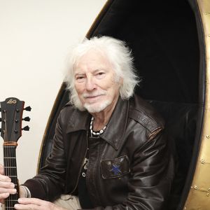 Hugues Aufray en backstage du concert de Hugues Aufray au Le Dôme de Paris - Palais des Sports le 9 novembre 2025. © Jack Tribeca / Bestimage