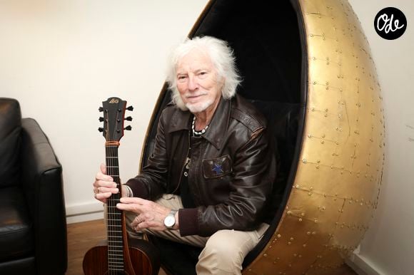 Hugues Aufray en backstage du concert de Hugues Aufray au Le Dôme de Paris - Palais des Sports le 9 novembre 2025. © Jack Tribeca / Bestimage