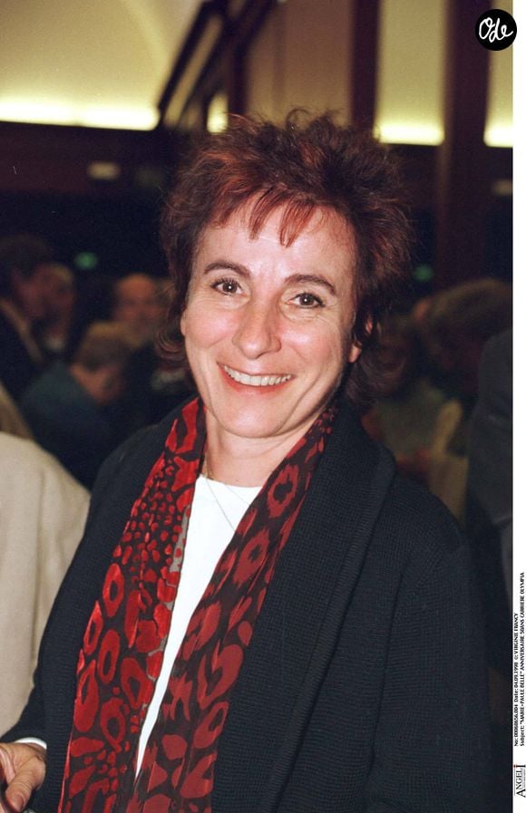 Archives : La chanteuse, compositrice et pianiste Marie Paule Belle à Paris 1998 AGENCE / BESTIMAGE