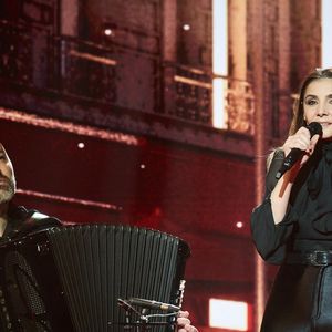 Clotilde Courau et Lionel Suarez lors de l’enregistrement de l’émission “Les stars s’unissent pour le Sidaction” au théâtre Marigny à Paris, France, le 11 mars 2025. L’émission sera diffusée en prime le 22 mars sur France 2. © Guirec-Moreau/ Bestimage