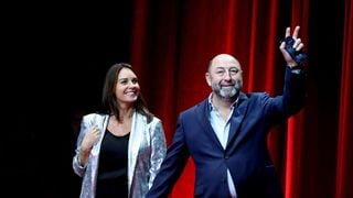 C'est lui qui le dit : Julia Vignali est "le soleil" de son mari Kad Merad, "et pour longtemps"
