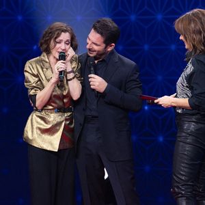 Faustine Bollaert, Tina Arena et George Perris pour les surprises lors de l'enregistrement de l'émission "La Boîte à secrets", dans les studios du Lendit à Saint-Denis, France, le 16 décembre 2025.

© Cyril Moreau/Bestimage