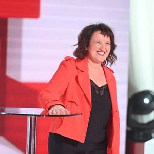 Exclusif - Anne Roumanoff lors de l'enregistrement de l'émission Vivement dimanche au studio Rive gauche, présentée par M.Drucker, diffusée sur France 3 le 14 juin 2026, à Paris, France, le 5 mai 2026. © Guillaume Gaffiot/Bestimage
