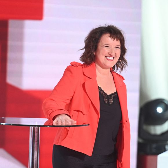 Exclusif - Anne Roumanoff lors de l'enregistrement de l'émission Vivement dimanche au studio Rive gauche, présentée par M.Drucker, diffusée sur France 3 le 14 juin 2026, à Paris, France, le 5 mai 2026. © Guillaume Gaffiot/Bestimage