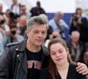 Pour cette aventure, le chanteur s'est associé à plusieurs proches, dont son ex-femme Chiara Mastroianni et l'acteur Melvil Poupaud.

Benjamin Biolay et sa fille Anna Biolay au photocall de "Rosalie" lors du 76ème Festival International du Film de Cannes, le 18 mai 2023.
© Jacovides/Moreau/Bestimage