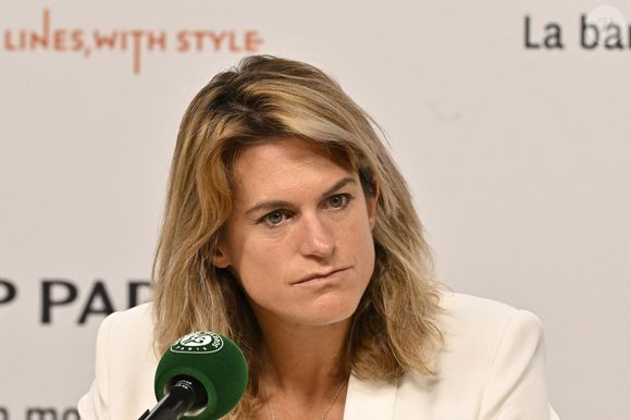 Amélie Mauresmo en conférence de presse lors des Internationaux de France de tennis de Roland Garros le 9 juin 2024. Chryslene Caillaud / Panoramic / Bestimage