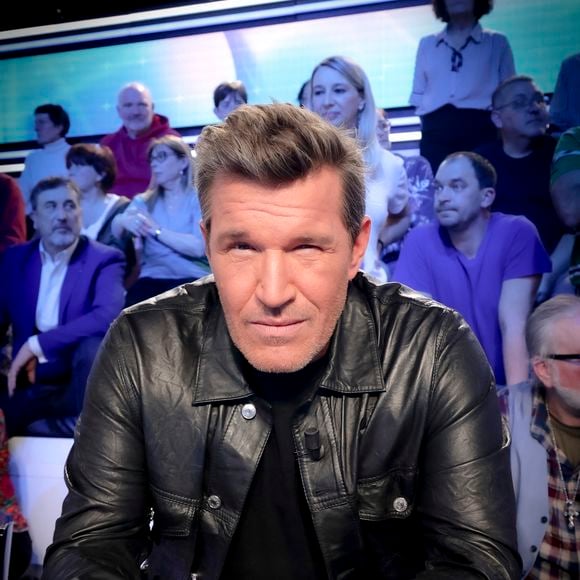 "J’aurais aimé être ému, conclut-il. J’ai été trahi (…) Leur histoire mérite mieux que cette relecture opportuniste, idéologiquement biaisée, et dramatiquement fade."

Exclusif - Benjamin Castaldi, sur le plateau de l’émission "TPMP" présentée par C. Hanouna et diffusée en direct sur C8, Paris, France, le 26 février 2025. © Jack Tribeca / Bestimage