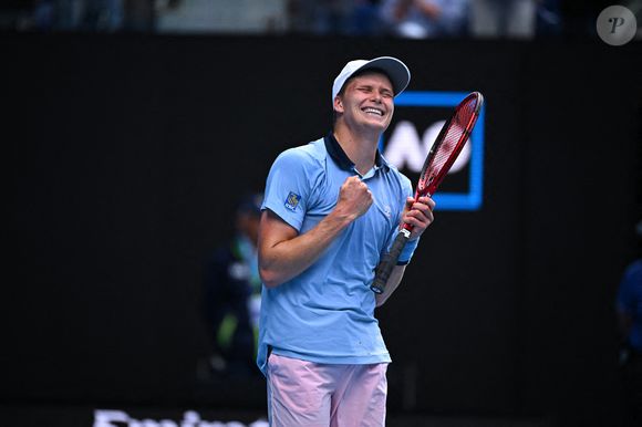 Malgré son handicap, Jenson Brooksby est joueur de tennis professionnel et joue à Roland-Garros

Jenson Brooksby (USA) lors de son match du deuxième tour de l'Open d'Australie 2023 à Melbourne Park à Melbourne, le 18 janvier 2023. Photo par Corinne Dubreuil/ABACAPRESS.COM