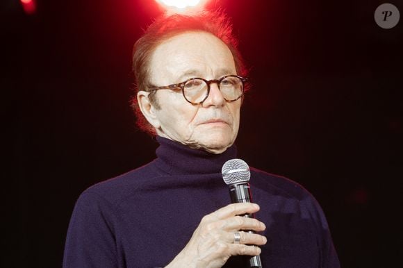 Touché par un cancer de la mâchoire en 2021, celui qui est en rémission depuis 2022 a confié que sa deuxième épouse Diane et ses enfants, ont été une véritable force pour tenir le coup, et continuent de l'être.

Exclusif - le journaliste Guillaume Durand photographié lors du GALA des 5 ans d’existence de l’Institut Rafaël au Pavillon d’Armenonville, Paris, France, 13 novembre 2023 © Erez Lichtfeld / Bestimage