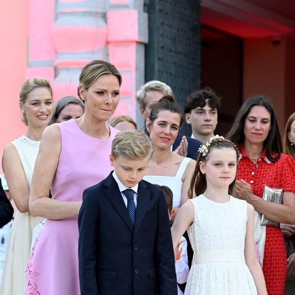 Beatrice Borromeo, la princesse Charlene, ses  enfants, le prince héréditaire Jacques et la princesse Gabriella, Charlotte Casiraghi et Tatiana Santo Domingo - Célébration des 20 ans de règne du prince souverain Albert II de Monaco sur la place du Palais à Monaco, le 19 juillet 2025. © Bruno Bebert/Bestimage