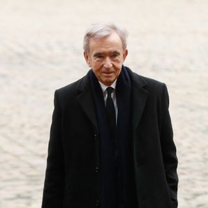 Exclusif - Bernard Arnault - Obsèques de Yvon Gattaz (ancien président du Conseil national du patronat français (CNPF), l’ancêtre du MEDEF) en la Cathédrale Saint-Louis-des-Invalides à Paris le 17 décembre 2024. © Christophe Clovis/Bestimage